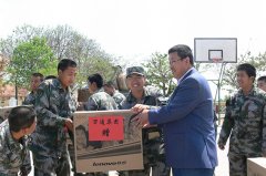 Wang Jun, chairman of the Long Island troops condolences