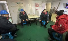 海欣港务集团开展新春慰问船员活动
