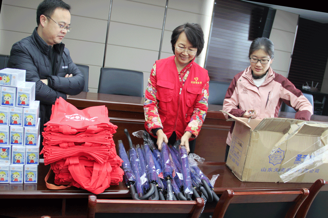东营区社会保险管理服务中心走进万通海欣控股集团开展工伤预防宣传活动