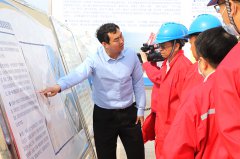 中国海洋石油集团党组成员、副总经理陈壁一行莅临海欣港务集团参观考察